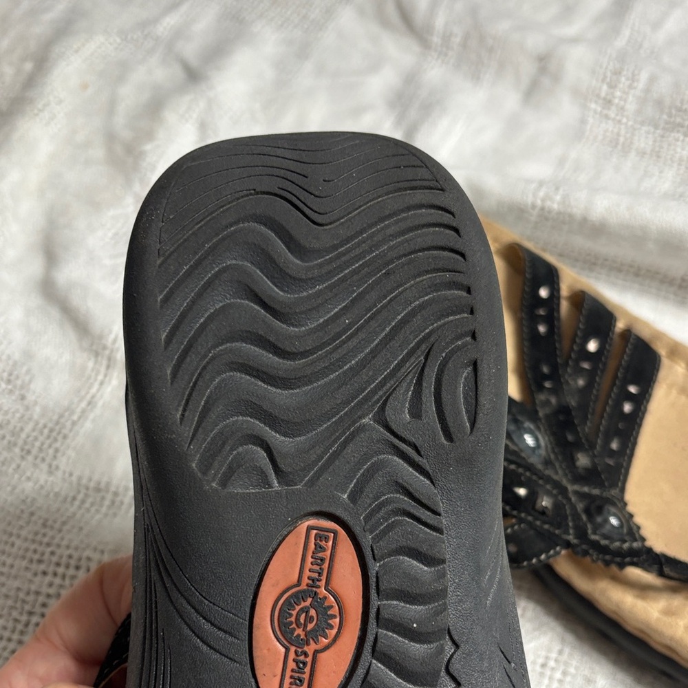 Earth‎ Spirit Women's Black and Beige Sandals - Picture 8 of 12